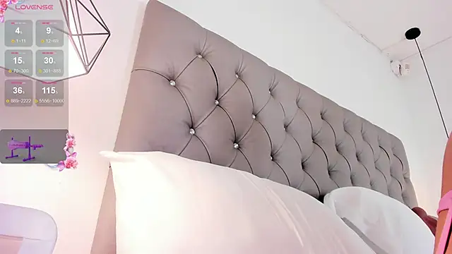 Snapshot of Victoriaxx_ chatting on February 5, 2:19 am Victoriaxx online show from February 5, 2:19 am