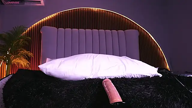 Snapshot of Victoriaxx_ chatting on December 15, 11:20 pm Victoriaxx online show from December 15, 11:20 pm