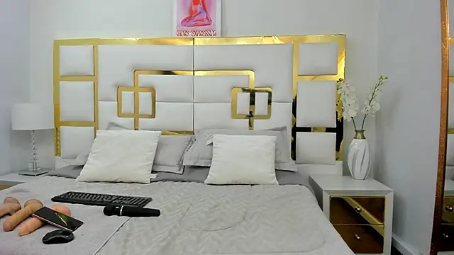 Layla Sia online show from November 6, 7:29 pm