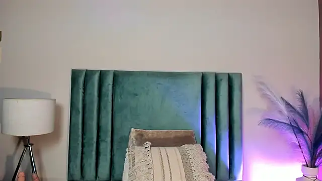 Snapshot of NoraDasilva chatting on January 10, 1:01 am NoraDasilva online show from January 10, 1:01 am