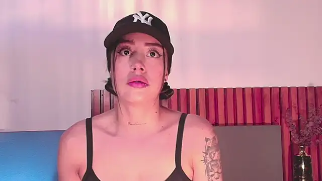 Snapshot of NoraDasilva chatting on December 2, 1:35 pm NoraDasilva online show from December 2, 1:35 pm