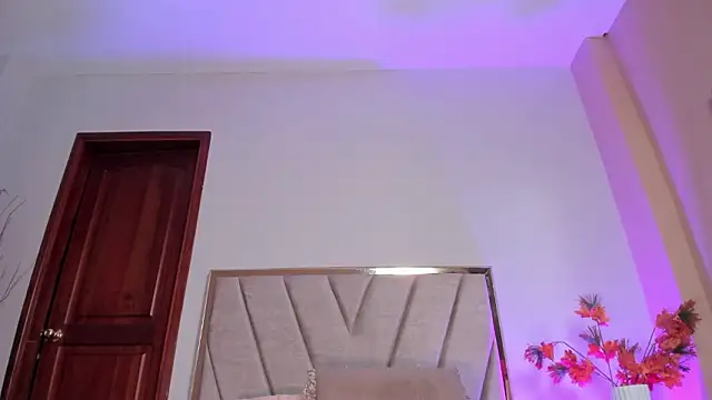 Snapshot of NoraDasilva chatting on February 3, 2:53 am NoraDasilva online show from February 3, 2:53 am