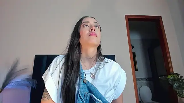 Snapshot of NoraDasilva chatting on October 31, 12:29 am NoraDasilva online show from October 31, 12:29 am