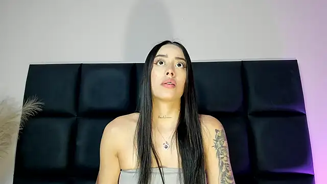 Snapshot of NoraDasilva chatting on November 6, 12:14 am NoraDasilva online show from November 6, 12:14 am