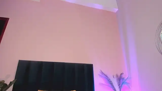 Snapshot of NoraDasilva chatting on December 4, 12:42 am NoraDasilva online show from December 4, 12:42 am