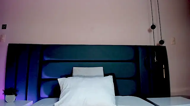 NoraDasilva online show from March 25, 12:33 am