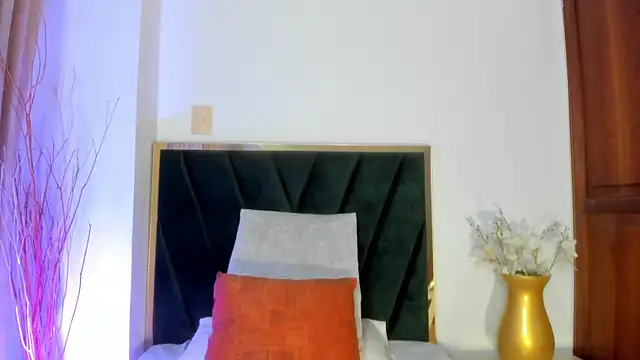 Snapshot of NoraDasilva chatting on February 7, 12:29 am NoraDasilva online show from February 7, 12:29 am