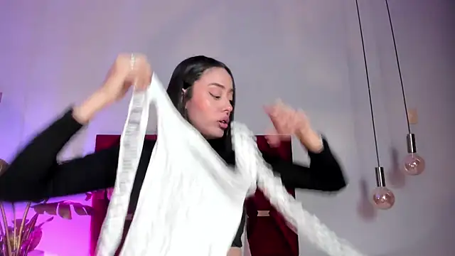 Snapshot of NoraDasilva chatting on December 17, 12:37 am NoraDasilva online show from December 17, 12:37 am