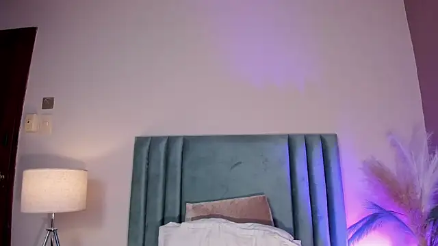 NoraDasilva online show from April 10, 12:39 am