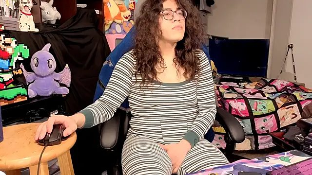 Snapshot of ShinyCherub chatting on December 23, 2:00 am ShinyCherub online show from December 23, 2:00 am