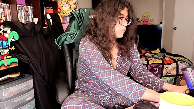 Snapshot of ShinyCherub chatting on February 11, 4:01 am ShinyCherub online show from February 11, 4:01 am