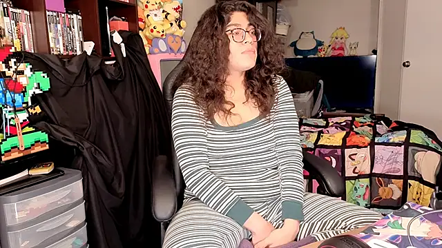 Snapshot of ShinyCherub chatting on February 12, 12:43 am ShinyCherub online show from February 12, 12:43 am