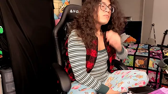 ShinyCherub online show from November 30, 6:36 am