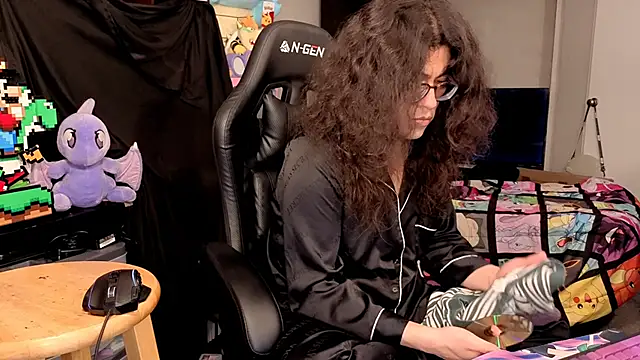 Snapshot of ShinyCherub chatting on December 18, 1:55 am ShinyCherub online show from December 18, 1:55 am