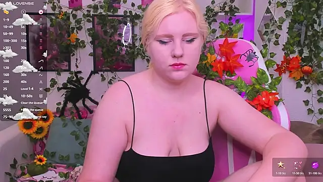 Snapshot of art_lovee chatting on October 22, 2:22 am art lovee online show from October 22, 2:22 am