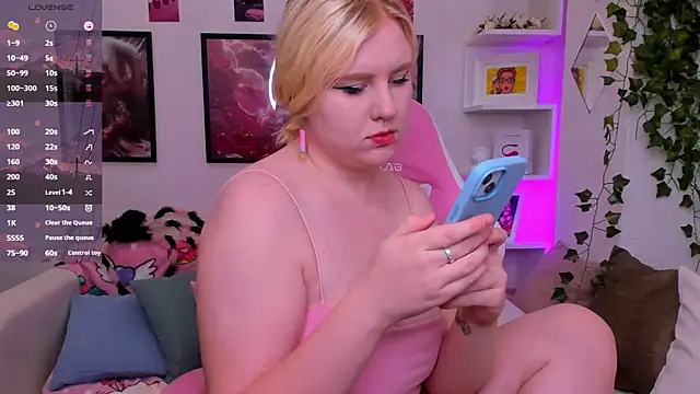 art lovee online show from September 29, 1:23 am