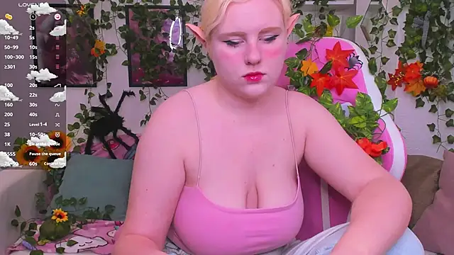 Snapshot of art_lovee chatting on October 28, 2:23 am art lovee online show from October 28, 2:23 am