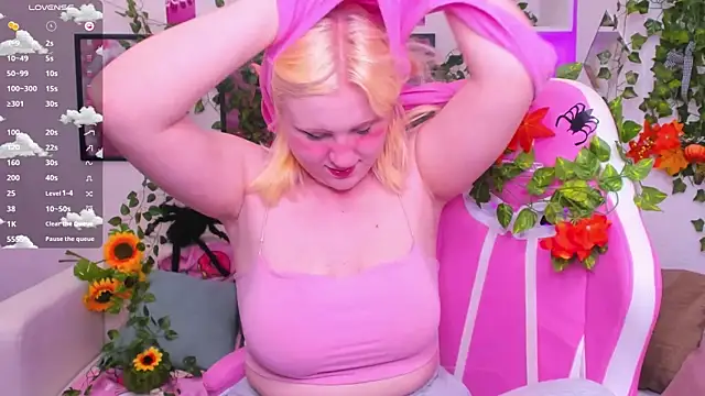 Snapshot of art_lovee chatting on November 2, 12:15 am art lovee online show from November 2, 12:15 am