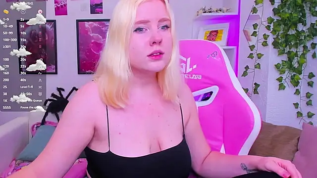 Snapshot of art_lovee chatting on November 8, 1:09 am art lovee online show from November 8, 1:09 am