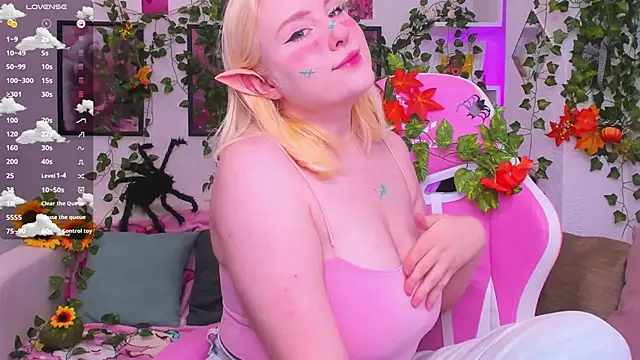 Snapshot of art_lovee chatting on October 25, 2:22 am art lovee online show from October 25, 2:22 am