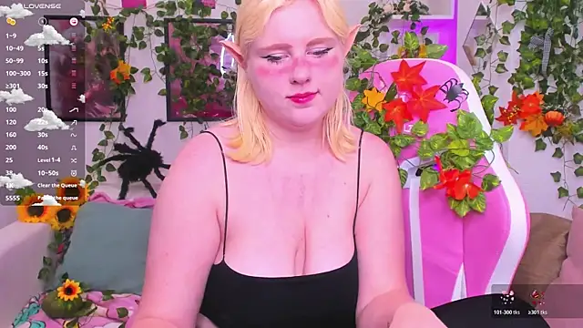 Snapshot of art_lovee chatting on October 30, 12:09 am art lovee online show from October 30, 12:09 am