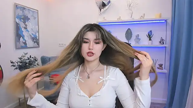 AnneTLi online show from May 9, 3:21 am