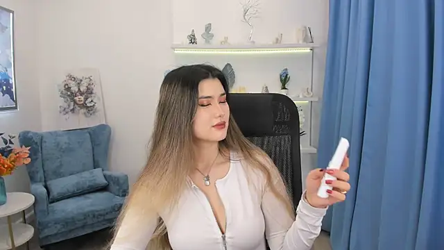 AnneTLi online show from November 14, 3:32 am