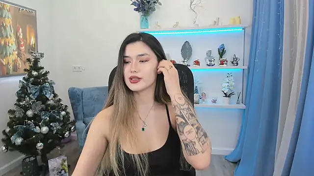 AnneTLi online show from December 13, 8:04 pm