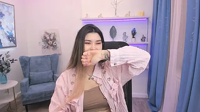 AnneTLi online show from January 13, 3:43 am