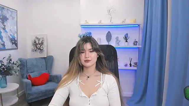 AnneTLi online show from April 11, 7:56 am