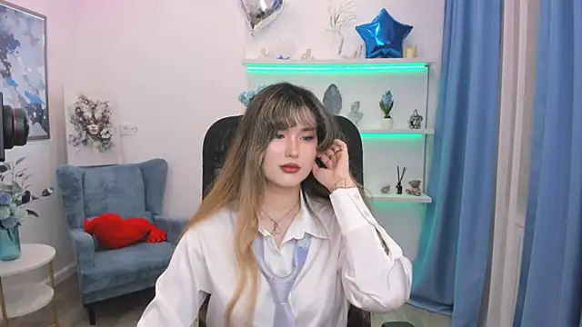 AnneTLi online show from April 22, 7:20 pm