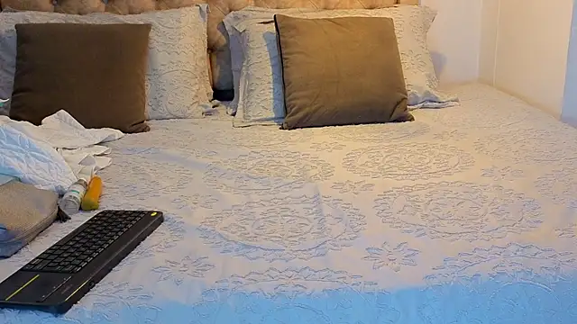 KeryHillson online show from November 22, 12:48 pm