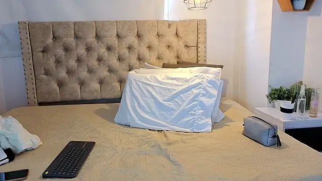 KeryHillson online show from February 10, 12:26 pm