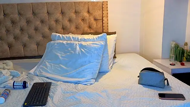 KeryHillson online show from January 11, 1:51 pm