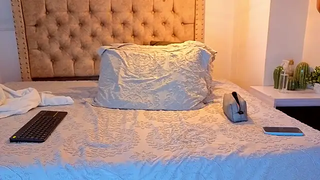 KeryHillson online show from March 21, 12:53 pm