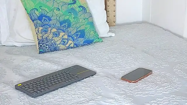 KeryHillson online show from October 28, 11:53 am