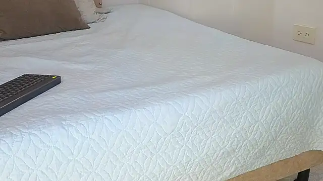 KeryHillson online show from November 7, 1:26 pm