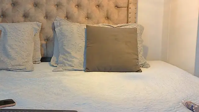 KeryHillson online show from November 29, 12:16 pm