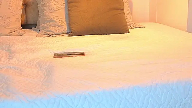 KeryHillson online show from November 11, 11:49 am