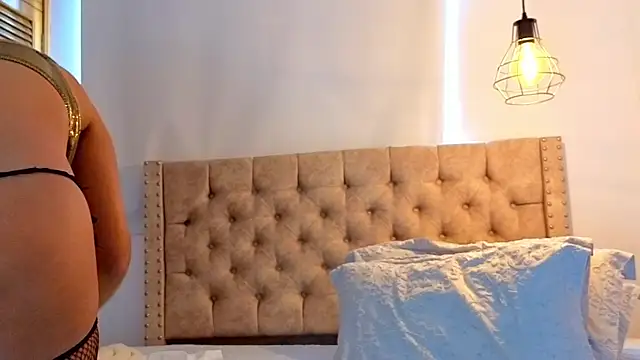 KeryHillson online show from February 24, 2:40 pm