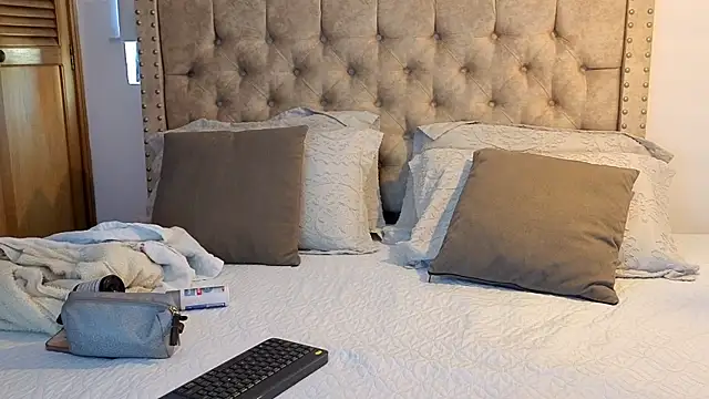 KeryHillson online show from January 18, 1:58 pm