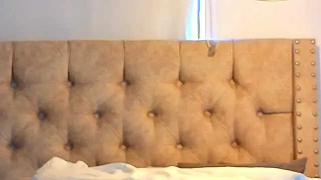 KeryHillson online show from March 10, 1:26 pm