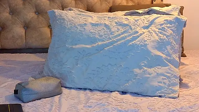 KeryHillson online show from January 7, 12:21 pm