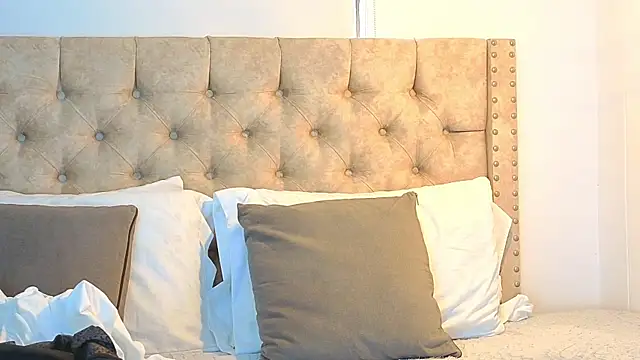 KeryHillson online show from October 30, 12:14 pm