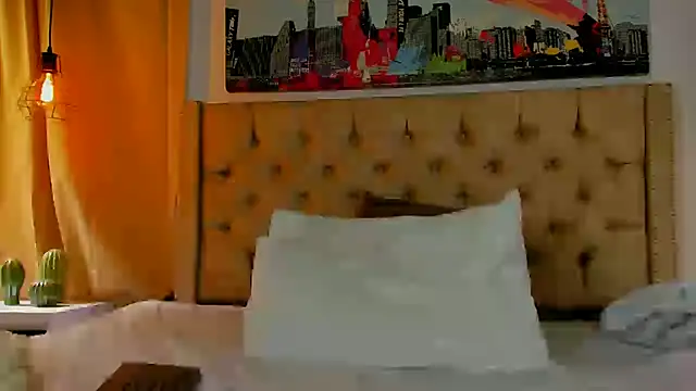 Snapshot of KeryHillson chatting on February 6, 3:31 pm KeryHillson online show from February 6, 3:31 pm