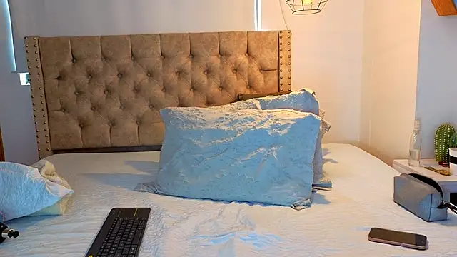 KeryHillson online show from January 10, 12:44 pm