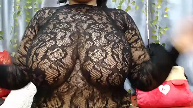 hotncurv8 online show from July 14, 12:11 pm