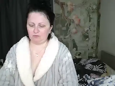Lillian2 online show from May 16, 11:59 pm