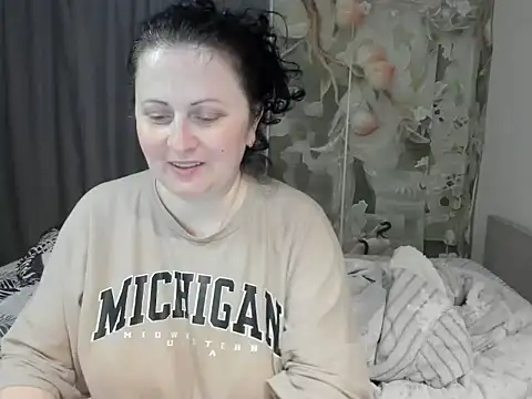 Lillian2 online show from June 2, 4:07 pm