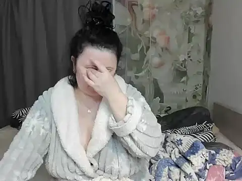 Lillian2 online show from May 17, 1:44 pm